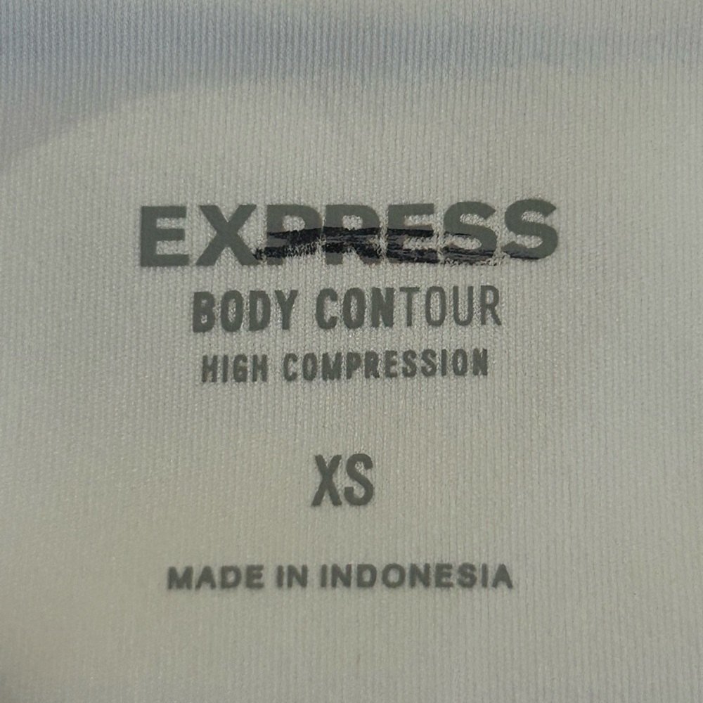 Express Body Contour High Compression Sweetheart Neckline Cropped Tank - Picture 5 of 5